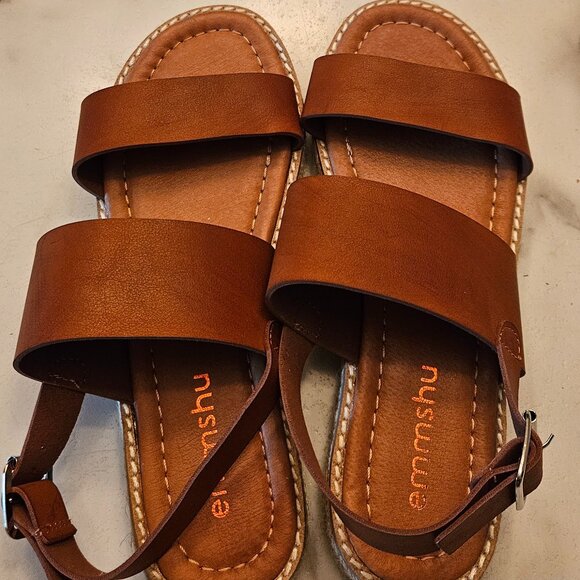 NWOT NEW Cognac flat sandals - Picture 4 of 7